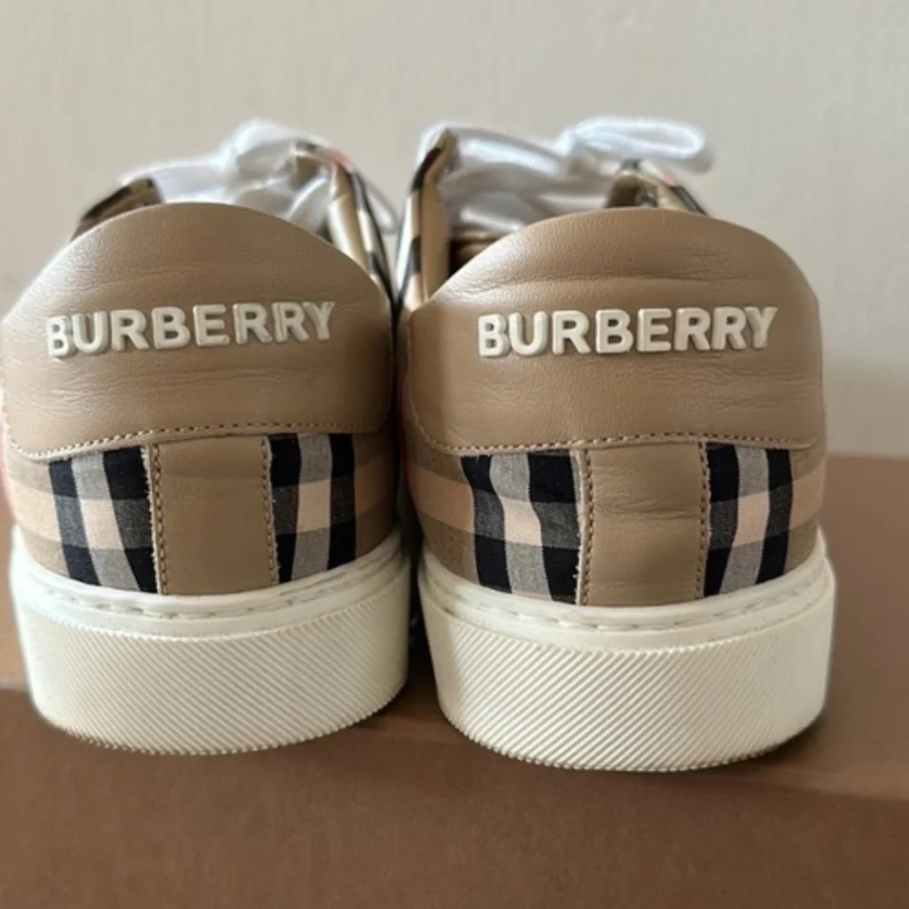 Women's Albridge Vintage Check Low-Top
Burberry Sneakers #ITCALFAR14CHI - Picture 5 of 8